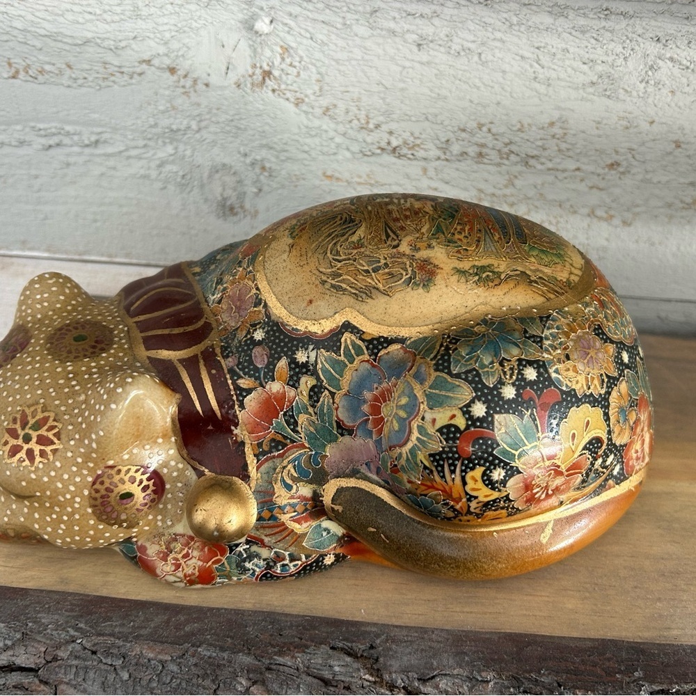 Vintage chinoiserie Colourful Floral Cat Figurine home decor 🐱 - Picture 6 of 7